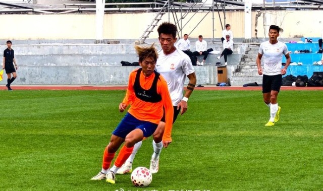 山东泰山与青岛西海岸进行热身赛 最终山东泰山1:2不敌青岛西海岸