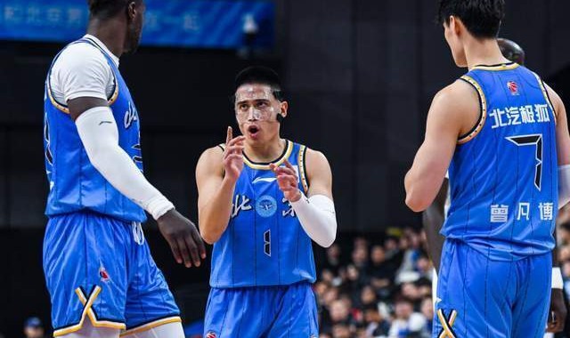 NBA直播-CBA最新排名！上海狂胜北京杀回第2，黑马逼近前四，辽宁跌至第10