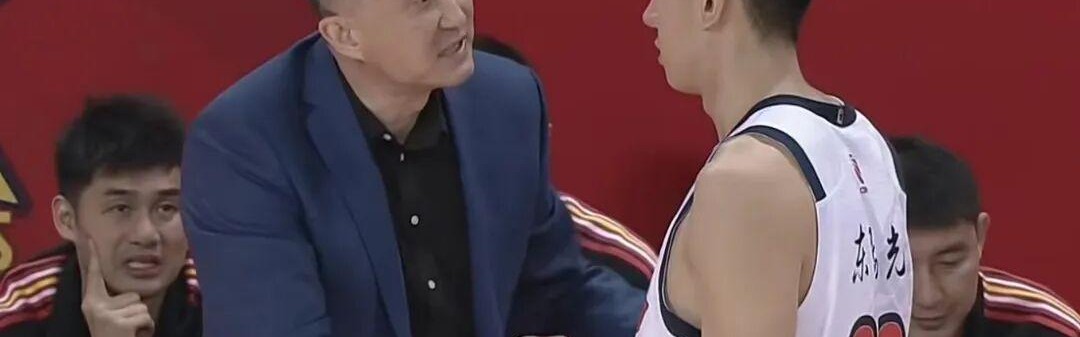 广东男篮21分大胜，奎因42+7+8打出个人秀，焦伯乔伤退姜伟泽27分